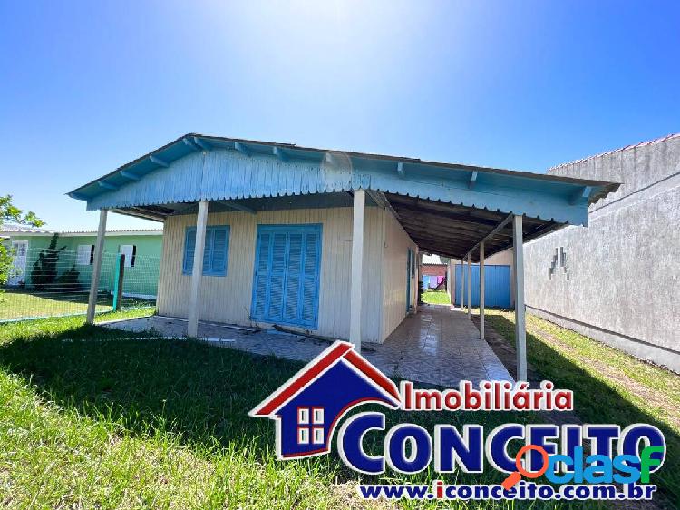 C813 - Residência localizada a 150 metros do mar no