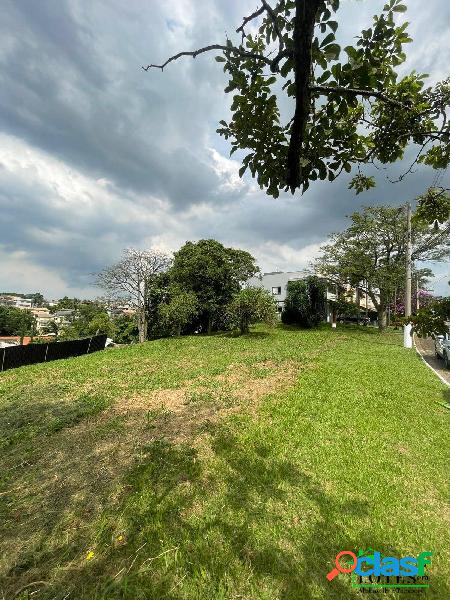 Terreno em Declive à venda no Residencial Tarumã em