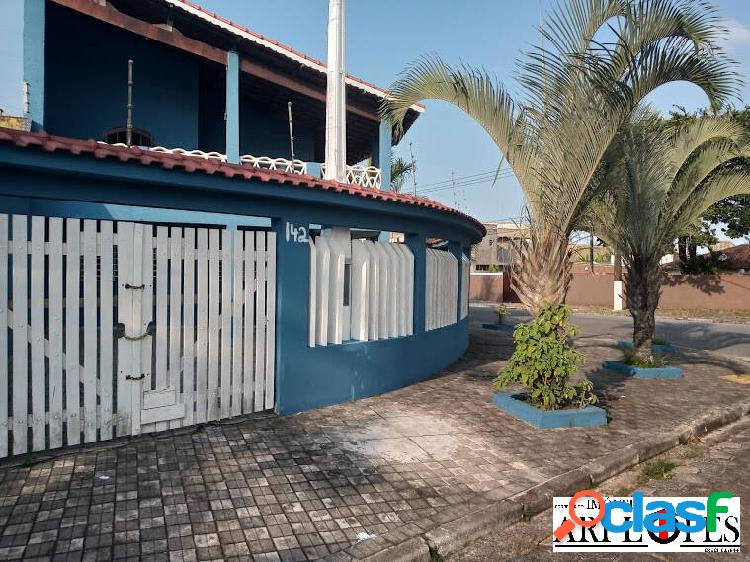 Sobrado grande de esquina com 3 dormitórios - Mongaguá