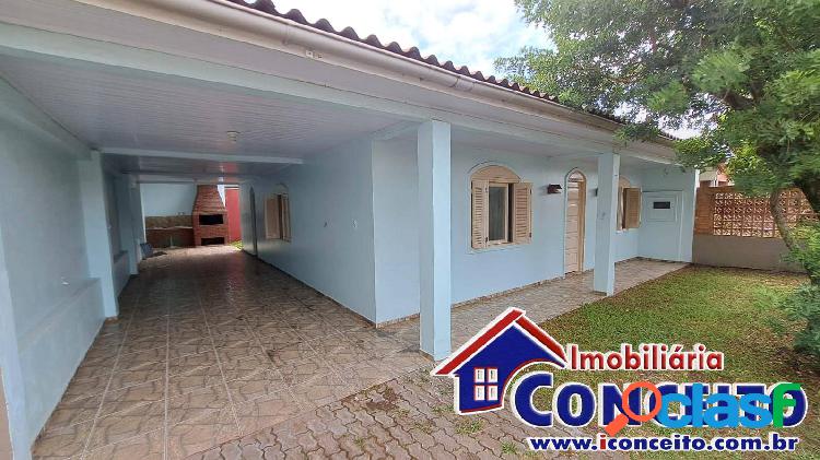 C824 - Residência com 3 dormitórios localizada no