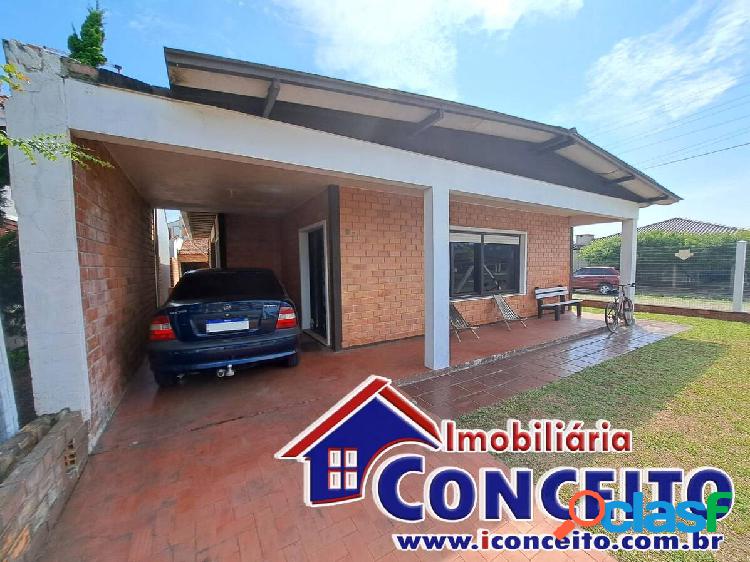 C832 - Ótima residência de esquina localizada no