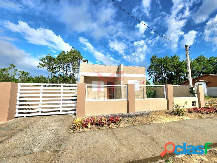 CASA DE 2 DORMITÓRIOS, COM PISCINA EM PRAIA TRANQUILA!