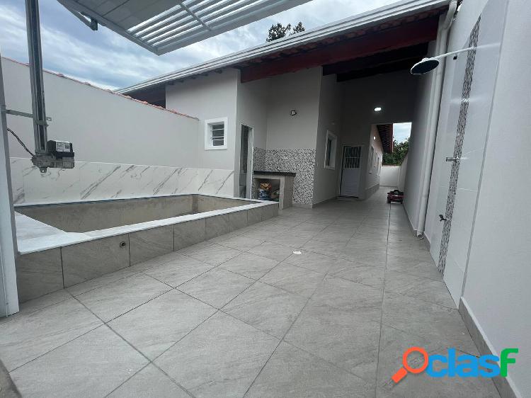 Casa com piscina, 2 dormitórios, em Itanhaém, 299 mil