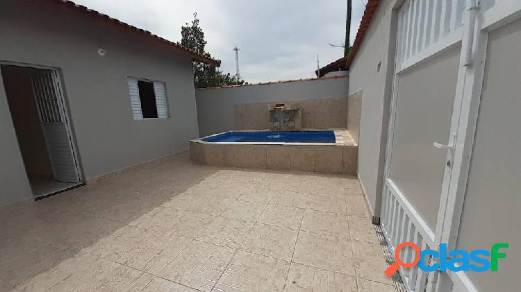 Casas com piscina, 2 dormitórios, suíte, em Mongaguá - R$