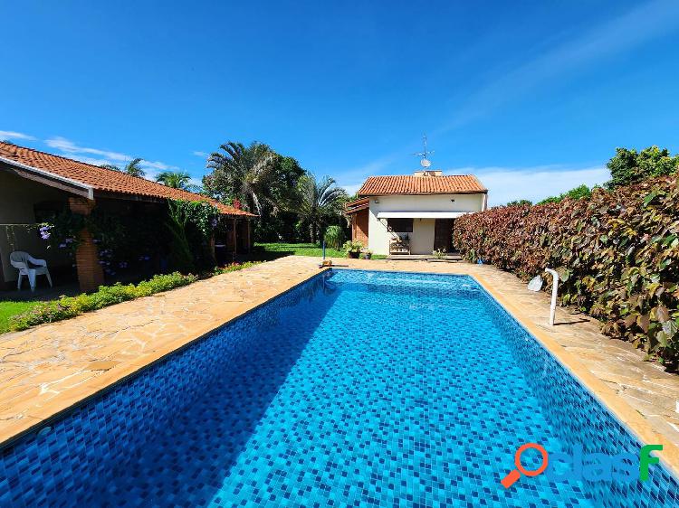 Chácara com 2 casas e piscina em Artur Nogueira - SP