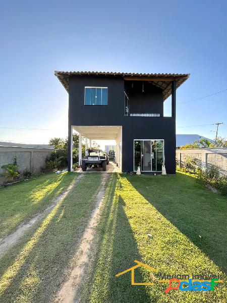 Ótima casa duplex em condomínio fechado com lagoa