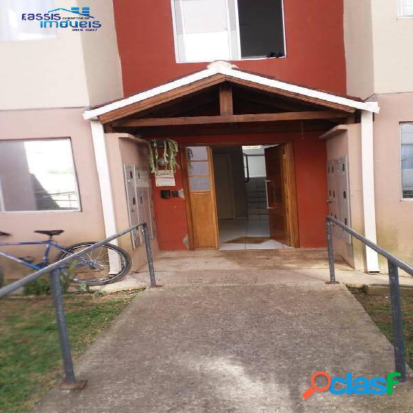 Apartamento com dois quartos no Santa Candida