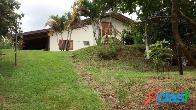 Casa Térrea com Piscina - à Venda em Atibaia