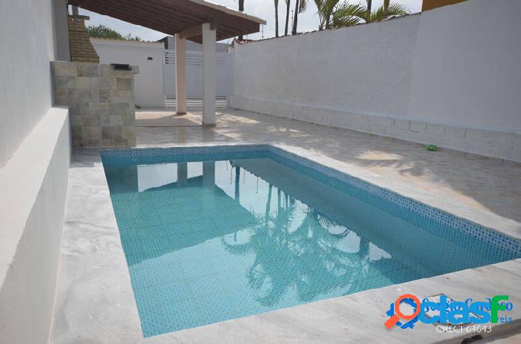 NÃO É GEMINADA-2 QUARTOS-SUÍTE-PISCINA-CHURRASQUEIRA-LADO