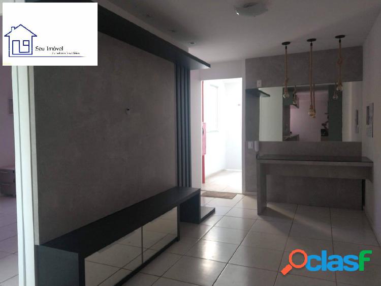 Alugo apartamento reformado com armários - Camorim