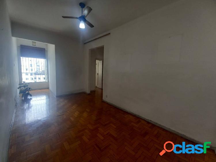 Apartamento com 3 quartos e dependencia para venda no bairro