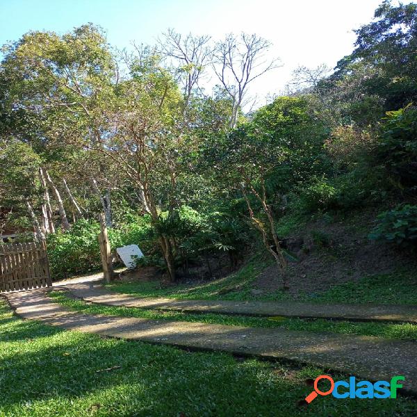 Casa em lindo terreno com 2 mil m² em meio a natureza