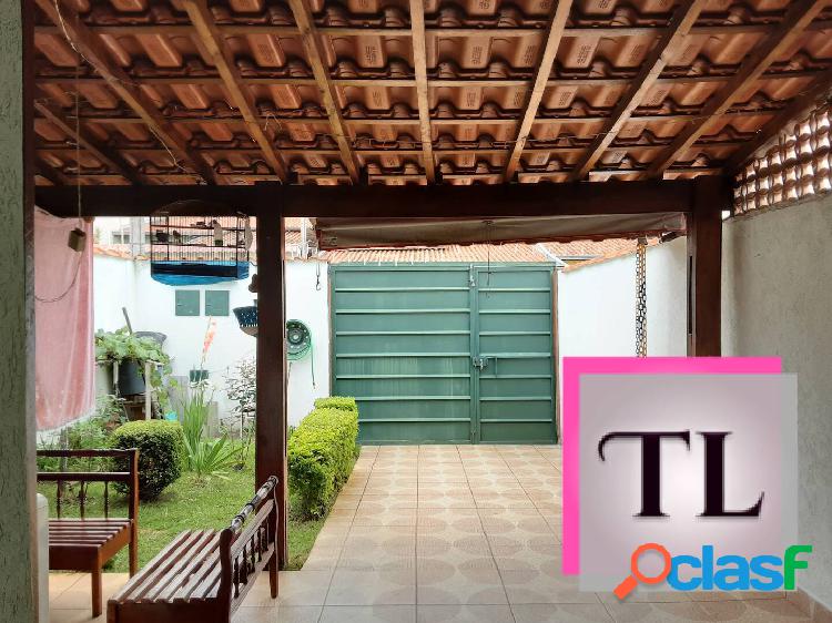 Casa plana com 2 dormitórios na zona leste