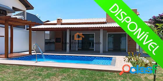 Ampla casa nova com lote inteiro (420 m²), excelente