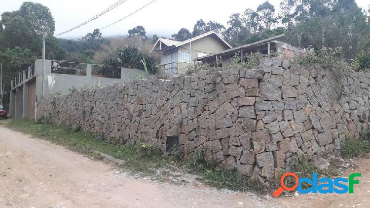 Terreno no Pântano do Sul, com kitnet em obra e com vista