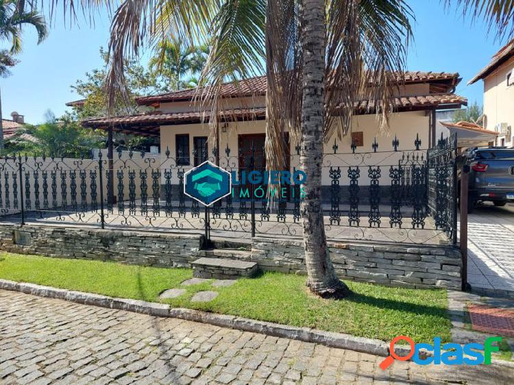 Casa de condomínio com 3 quartos, 350m², à venda em