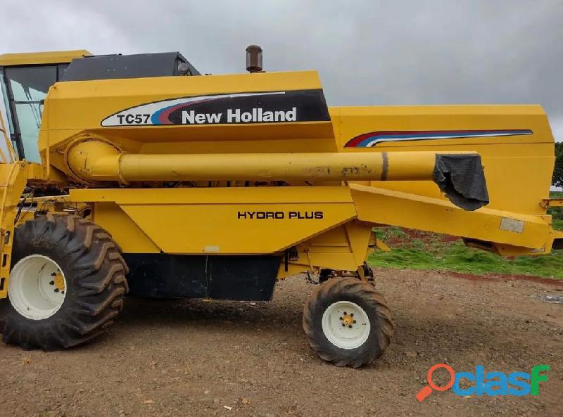 Colheitadeira New Holland TC 57