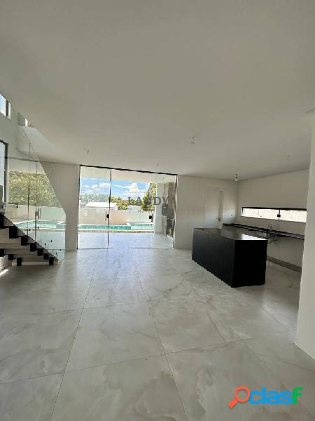 Casa de condomínio com 4 quartos, 250m², à venda em