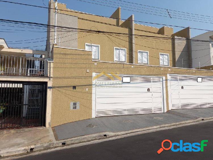 Sobrado novo, bem localizado, no Bairro da Saúde.