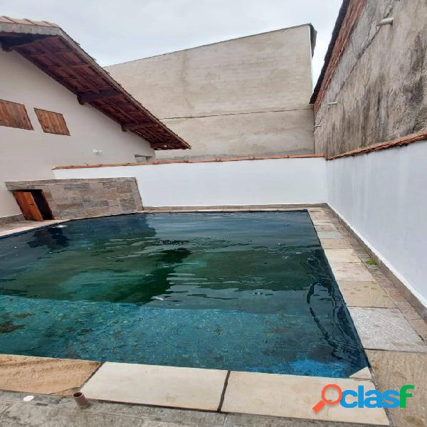 Casa em Mongaguá, com 2 dormitórios, piscina - R$250 mil,
