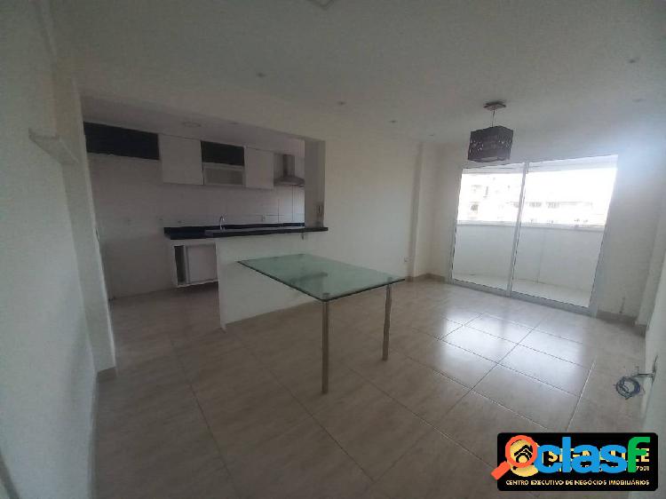 EXCELENTE APARTAMENTO COM ÓTIMA LOCALIZAÇÃO EM CABO FRIO