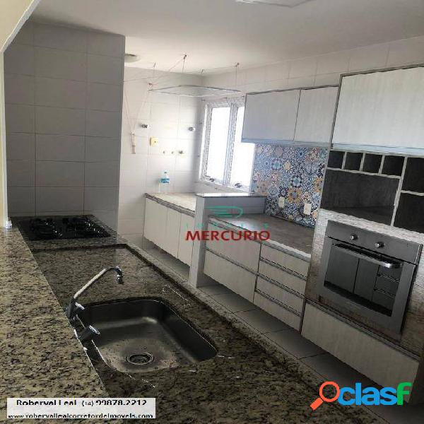 Apartamento com 3 dormitórios à venda, 85 m² por R$