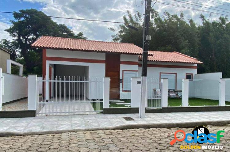 CASA TRÊS DORMITÓRIOS CENTRO DE TIJUCAS SC