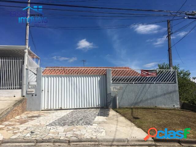 Casa com 200m² de area construida e terreno medindo 500m²