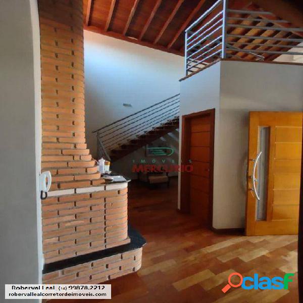 Casa com 3 dormitórios à venda, 209 m² por R$ 850.000,00