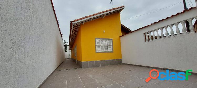 Casa lado praia com piscina, 3 dormitórios em Mongaguá -