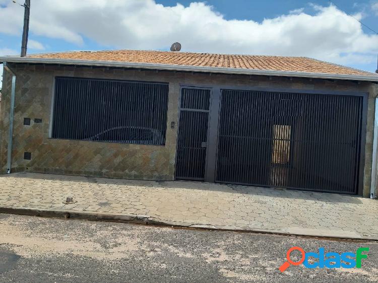 Casa com 2 dormitórios, sendo 1 suíte no Jardim Bela Vista