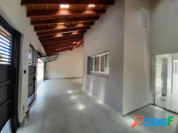 Casa nova com 2 dormitórios no Bela Vista