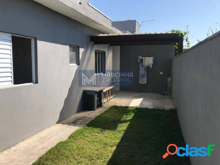 Linda casa a venda com 2 dormitórios por R$320.000,00