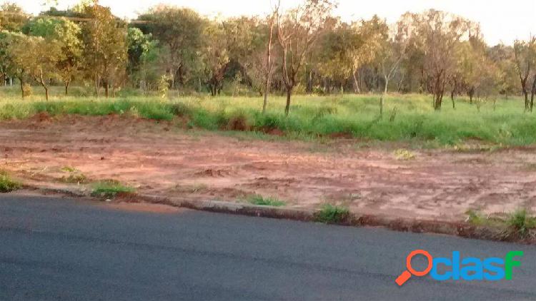Terreno com 242m² no asfalto na Vila Aimorés