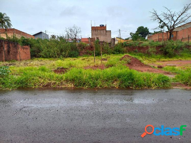 Terreno plano com 156m² no Tangarás