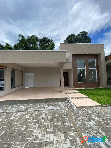 Casa com piscina a venda em Condomínio Fechado