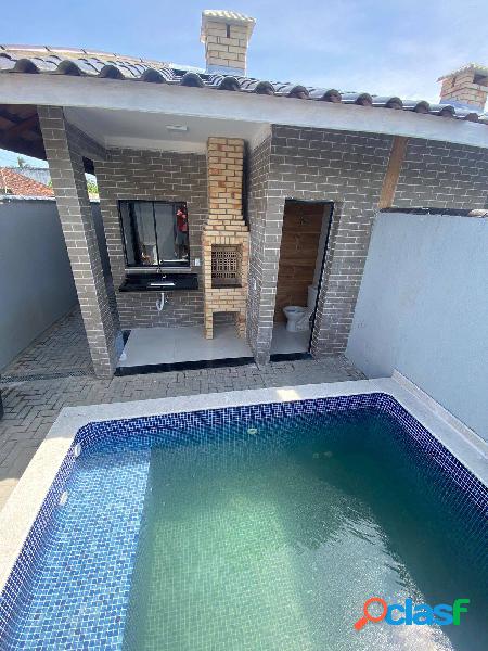 Casa nova com 3 dorms e piscina lado praia em Itanhaém