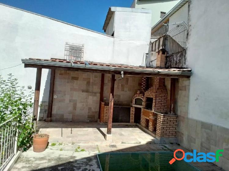 CASA COM PISCINA NA ZONA NORTE