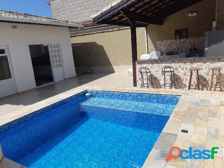 Casa em Praia Grande, 3 dormitórios, 1 suíte, piscina e