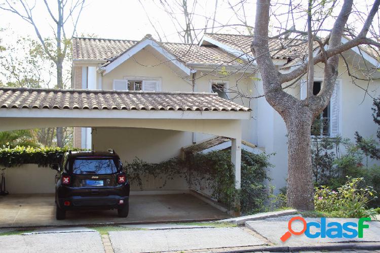 Casa em condomínio fechado com localização