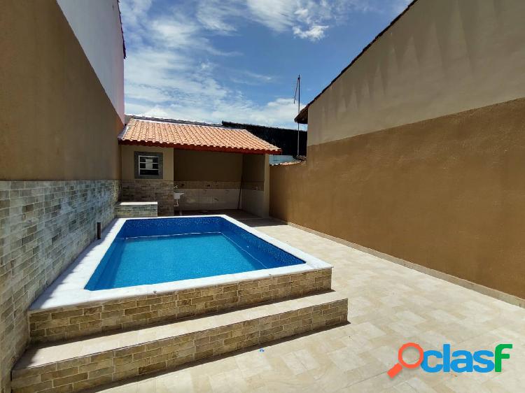 Casa térrea com piscina bem localizada na Vila Atlântica