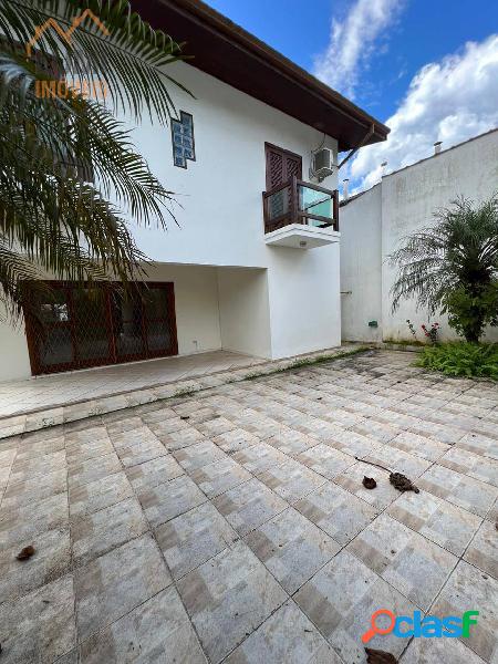 Casa à venda bem localizada, bairro Tenório.