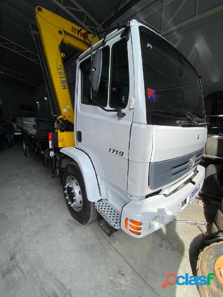 MERCEDES-BENZ ATRON 1719 4X2 MUNCK 13T BRANCO 2014 190CV