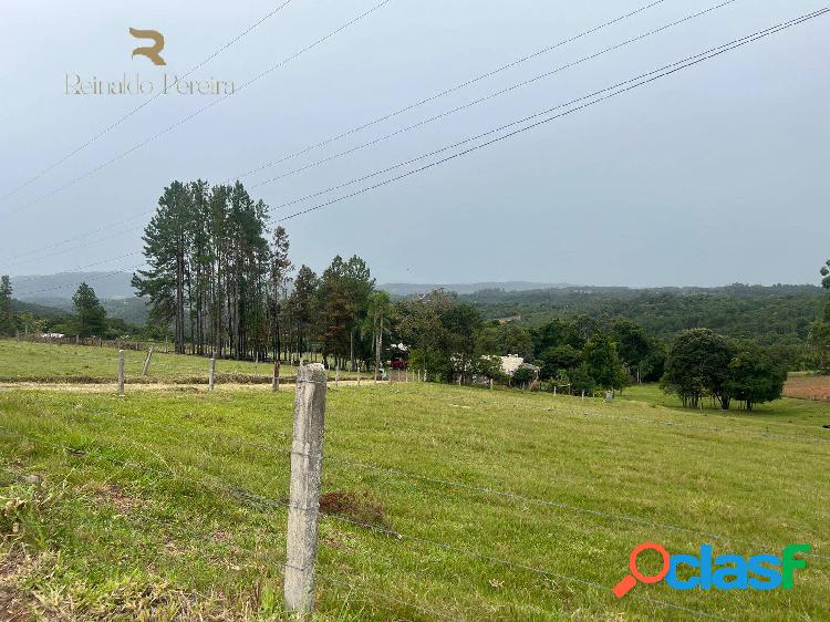 Sítio com 3,2 hectares de terras com casa e uma vista