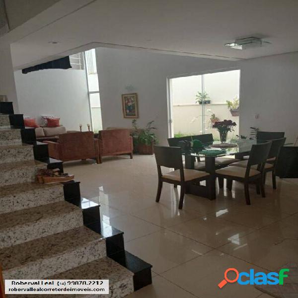 Casa com 3 dormitórios à venda, 330 m² por R$