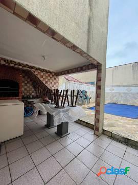 Casa com piscina - 3 Dormitórios no Maracanã