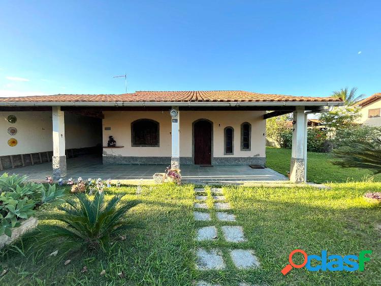 Casa térrea em condomínio fechado no centro de Praia Seca