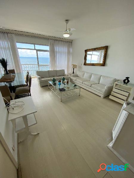 AMPLO APARTAMENTO, FRENTE AO MAR