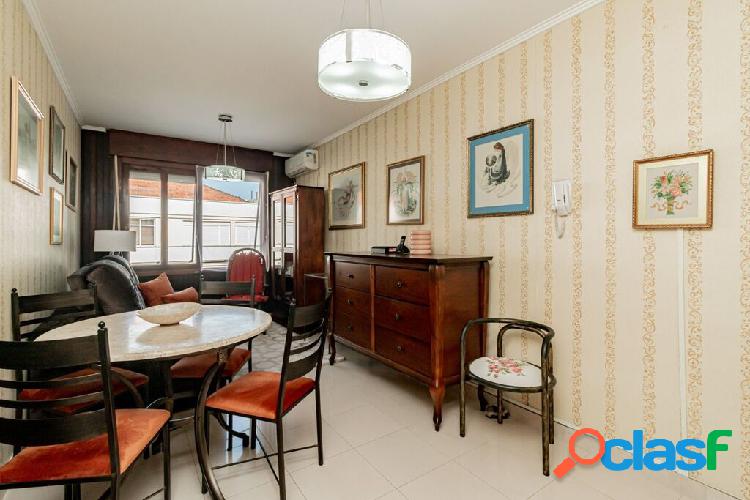 Apartamento com 2 quartos, 68m², à venda em Porto Alegre,