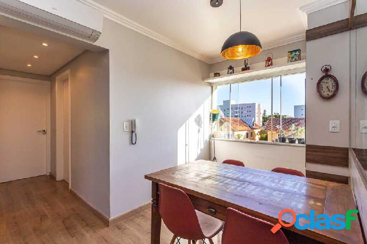 Apartamento com 3 quartos, 67m², à venda em Porto Alegre,